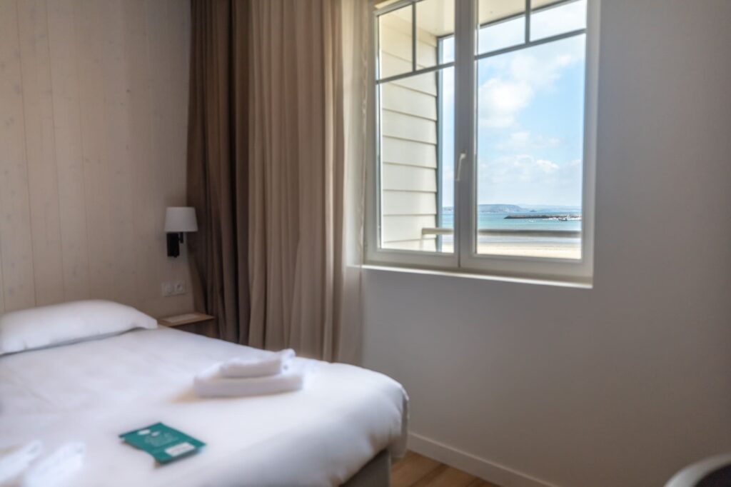 hotel la baie du crozon chambre double standard vue mer 2