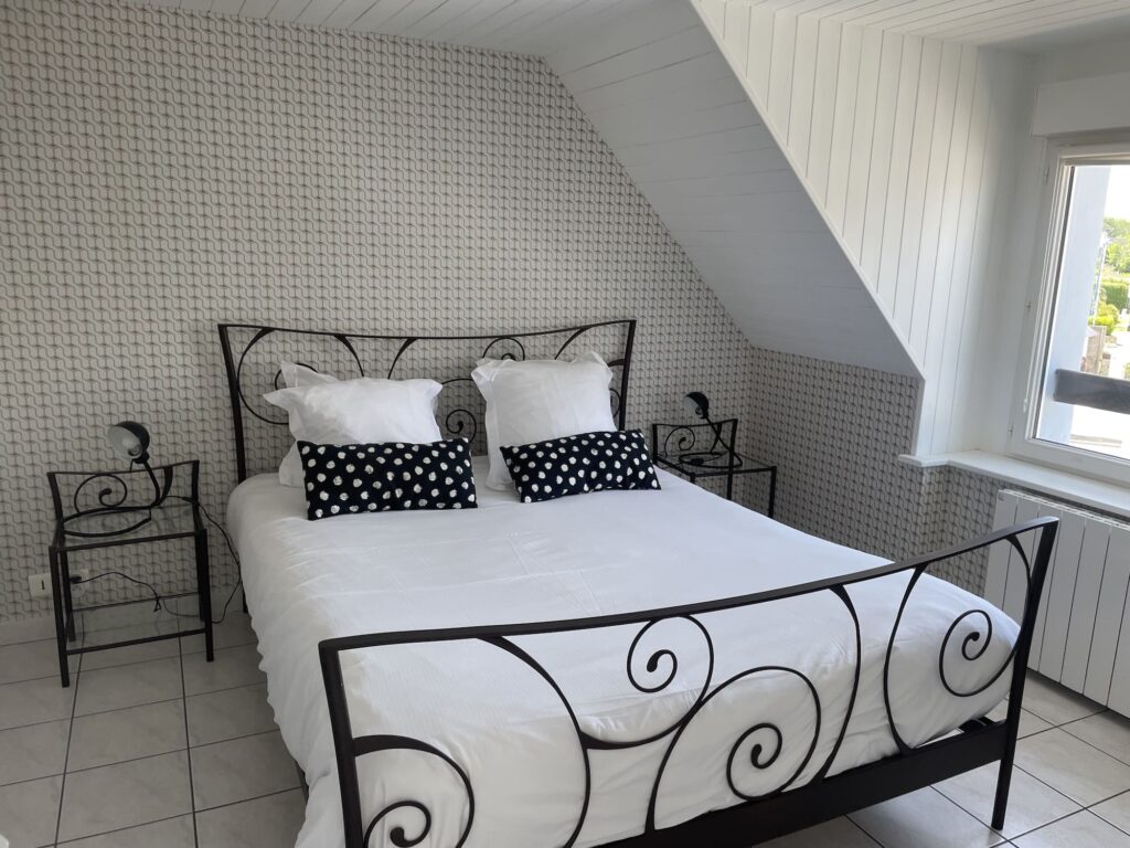 Blanc appartement hotel de la baie crozon chambre