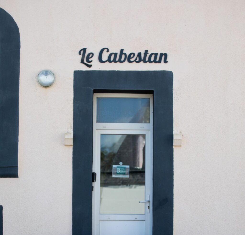 Le cabestan chambre hotel de la baie du crozon appartement porte